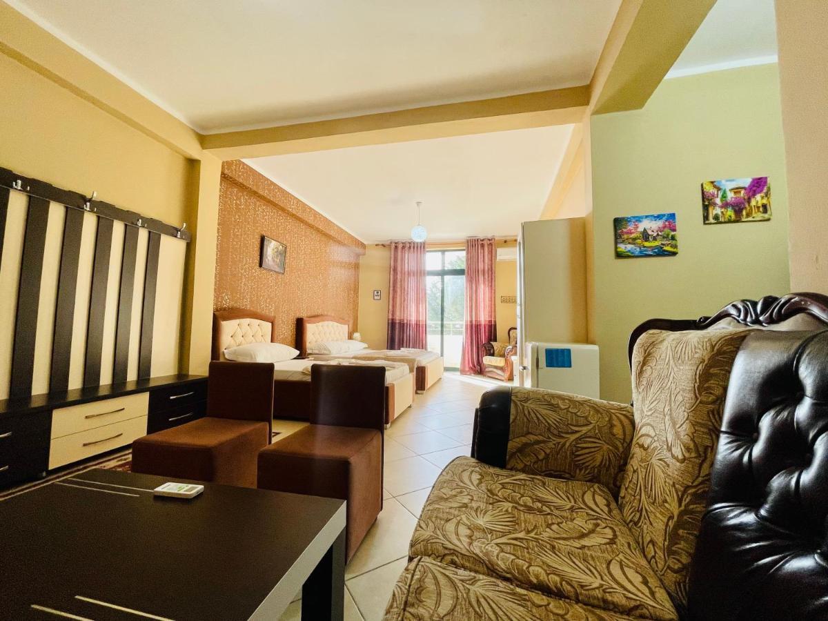 Vila3 Hotel Vlorë Екстериор снимка