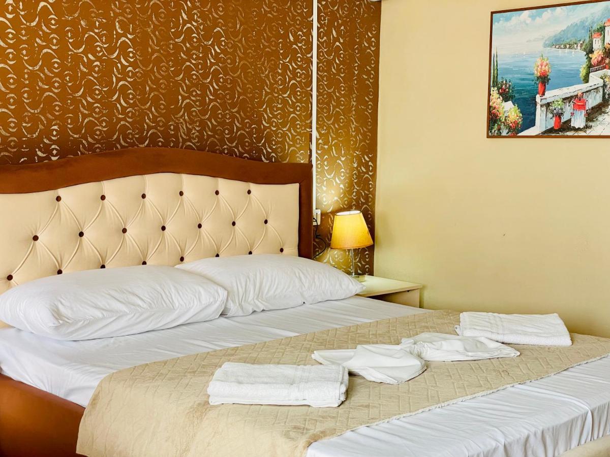 Vila3 Hotel Vlorë Екстериор снимка