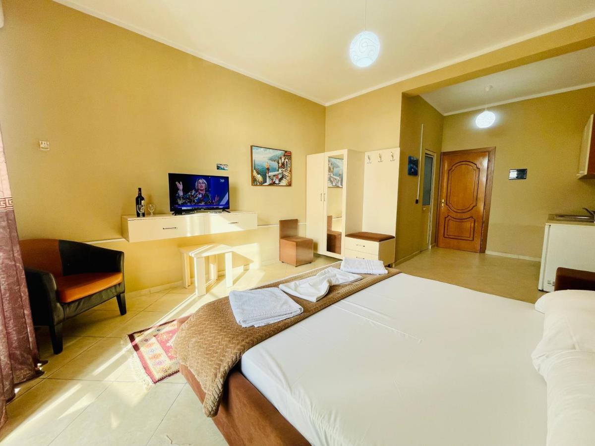 Vila3 Hotel Vlorë Екстериор снимка